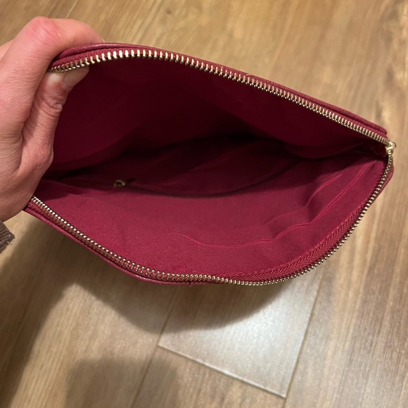 Red Clutch - Picture 2 of 3